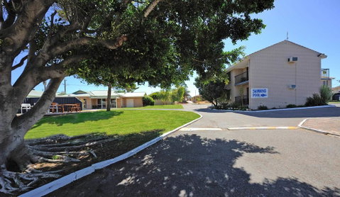 Abrolhos Reef Lodge - Nambucca Heads Accommodation 2