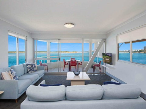 Absolute Waterfront On The Pumicestone Passage - Nambucca Heads Accommodation 3