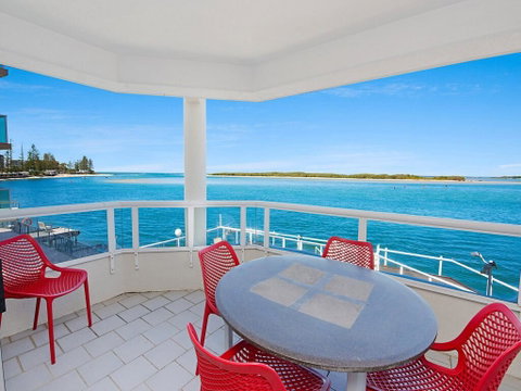 Absolute Waterfront On The Pumicestone Passage - Nambucca Heads Accommodation 2