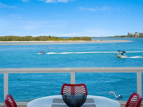 Absolute Waterfront On The Pumicestone Passage - Nambucca Heads Accommodation 1
