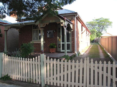 Acacia Cottage On Peel, Bathurst - Nambucca Heads Accommodation 2