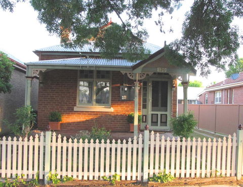 Acacia Cottage On Peel, Bathurst - Nambucca Heads Accommodation 0