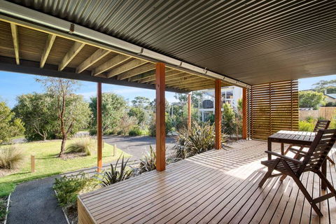 Acqua Vista - Water View, Fireplace, Walk To Beach - Nambucca Heads Accommodation 3