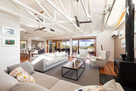 Acqua Vista - Water View, Fireplace, Walk To Beach - Nambucca Heads Accommodation 0