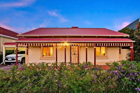 Adelaide 4 Bedroom House With Pool - Nambucca Heads Accommodation 1