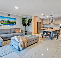 Adelaide 4 Bedroom House with Pool - Nambucca Heads Accommodation