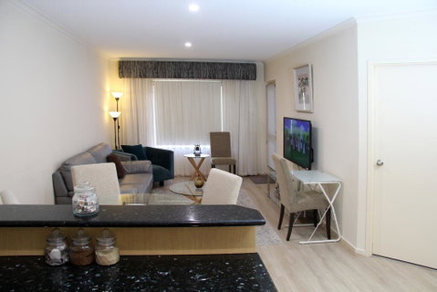 ADELAIDE CBD APARTMENT - 3BR, 2BATH & CARPARK - Nambucca Heads Accommodation 0