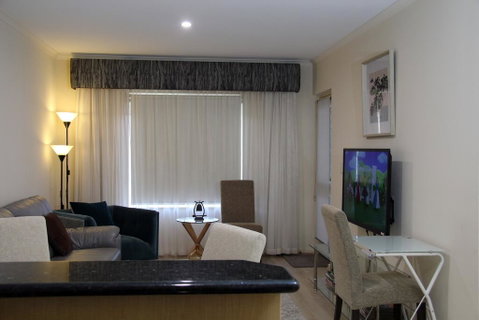 ADELAIDE CBD APARTMENT - 3BR, 2BATH & CARPARK - Nambucca Heads Accommodation 1
