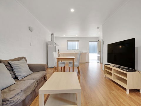 Adelaide Holiday Homes - Nambucca Heads Accommodation 2