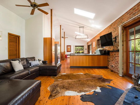 Eagles Point I Water Views I Pet Friendly - Nambucca Heads Accommodation 3