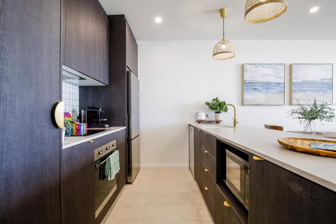 Elegant Bay Side 1-Bed Apartment With Views - Nambucca Heads Accommodation 2