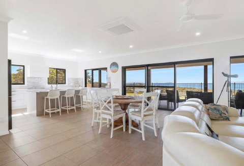 ESCAPE WITH A VIEW - Nambucca Heads Accommodation 0