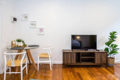 Esperanza Gardens - A Stylish Victorian Studio - Nambucca Heads Accommodation 2