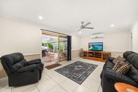 Family-Friendly 5-Bed Close To The Coast & Airport - Nambucca Heads Accommodation 1