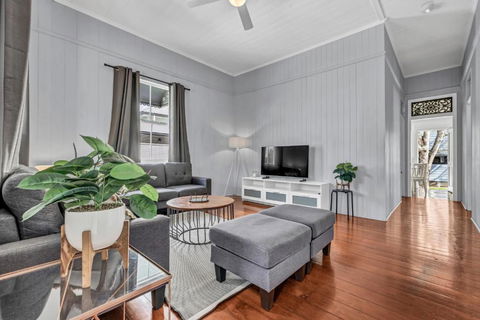 Gabba Central House 3BR2Bath Pets - Nambucca Heads Accommodation 2