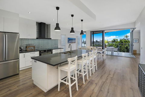 GEORGE8- THE ULTIMATE, FAMILY BEACH HOUSE! - Nambucca Heads Accommodation 1