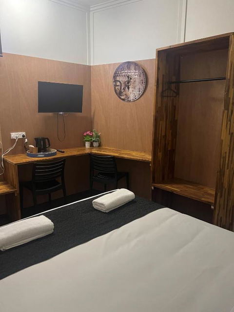 Gin Gin Budget Accommodation - Nambucca Heads Accommodation 0