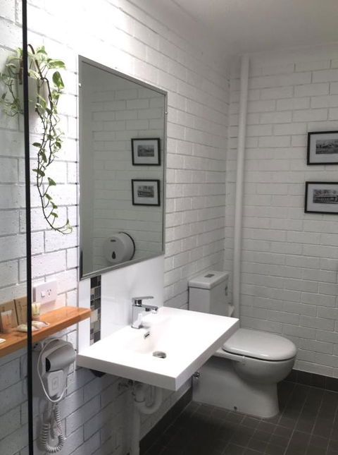 Gin Gin Village Motor Inn Motel QLD - Nambucca Heads Accommodation 4