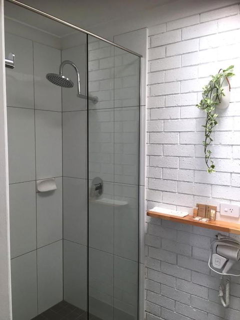 Gin Gin Village Motor Inn Motel QLD - Nambucca Heads Accommodation 3