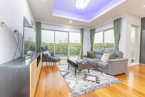 Glamorous 5BD House W Water View In Melrose Park - Nambucca Heads Accommodation 0