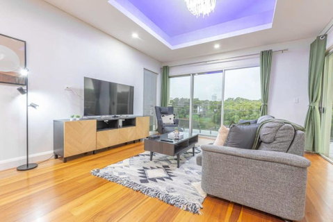 Glamorous 5BD House W Water View In Melrose Park - Nambucca Heads Accommodation 1