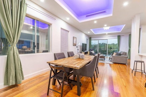 Glamorous 5BD House W Water View In Melrose Park - Nambucca Heads Accommodation 3