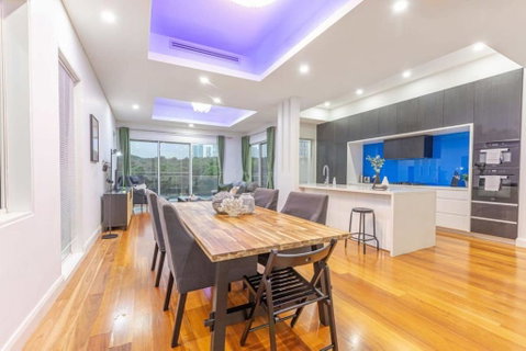 Glamorous 5BD House W Water View In Melrose Park - Nambucca Heads Accommodation 4
