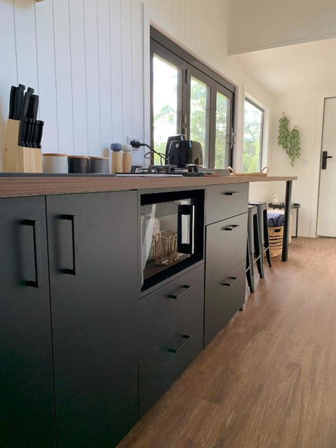 Gorgeous 2 Bedroom Tiny House Noosa Hinterland - Nambucca Heads Accommodation 4