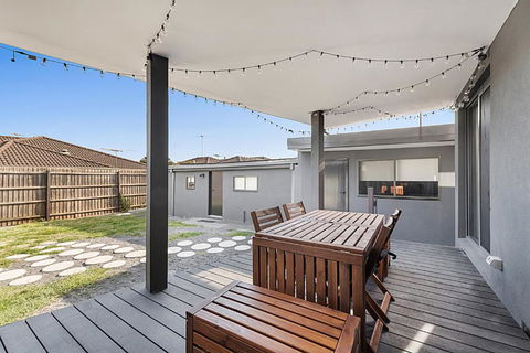 Gorgeous 3-Bed House With Spacious Shared Backyard - Nambucca Heads Accommodation 4