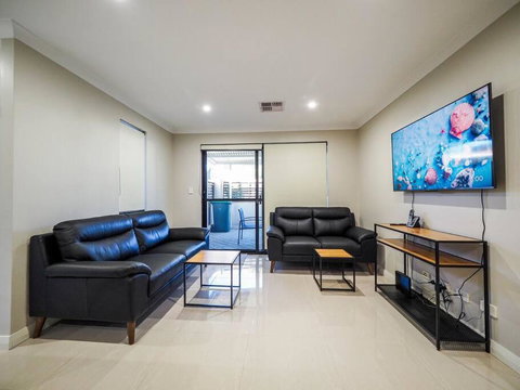 Gorgeous Family House Near Shops - Nambucca Heads Accommodation 1