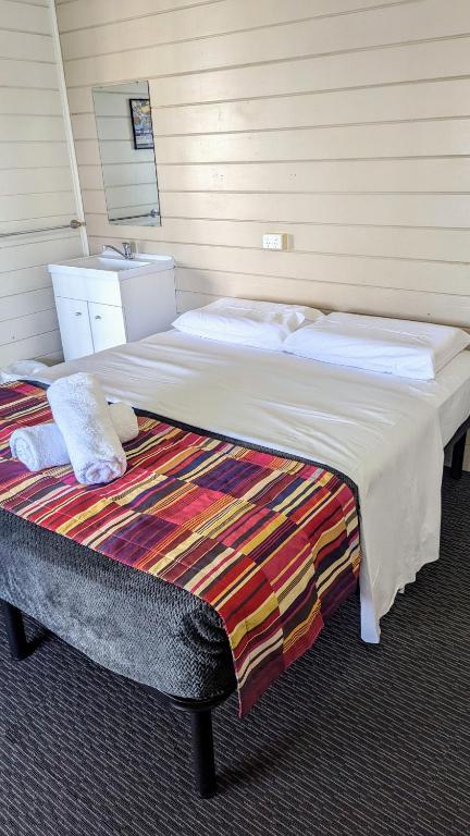 GRAND CENTRAL HOTEL PROSERPINE - Nambucca Heads Accommodation 0