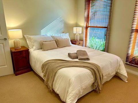 Grand Retreat In Peaceful Street - Nambucca Heads Accommodation 4