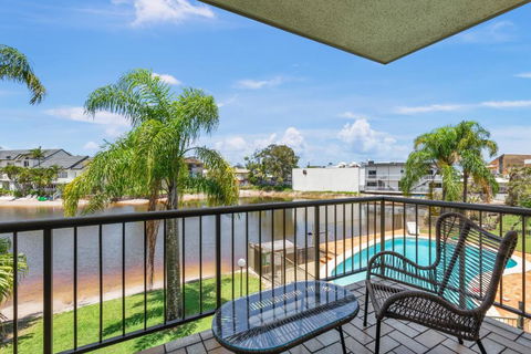 HACIENDA- CANAL VIEWS AND COMFORT - Nambucca Heads Accommodation 3