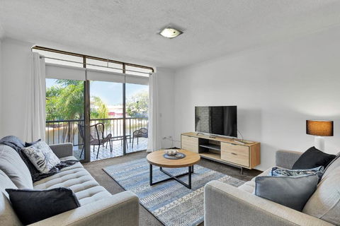 HACIENDA- CANAL VIEWS AND COMFORT - Nambucca Heads Accommodation 2