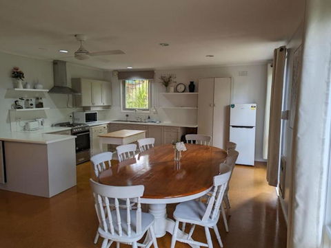 Happy Spacious Home Nr Canberra Hospital - Nambucca Heads Accommodation 0