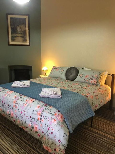 HISTORIC STAR LODGE And STATION MASTERS HOUSE NARRANDERA - Nambucca Heads Accommodation 3