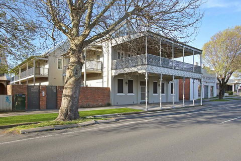 Albury Suites - Waterstreet - Nambucca Heads Accommodation 1