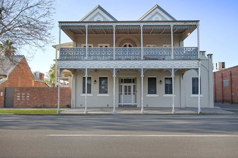 Albury Suites - Waterstreet - Nambucca Heads Accommodation 0