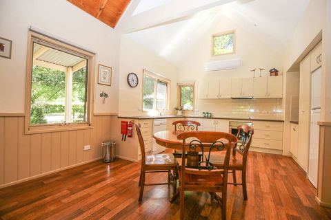 Alpine Arnica Cottage 1 - Nambucca Heads Accommodation 2