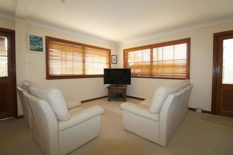 Amzaz, 15 Korogora Street - Nambucca Heads Accommodation 2