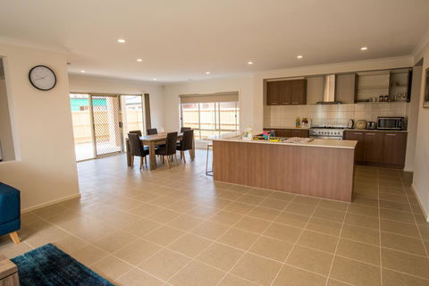 Apple House Point Cook - Nambucca Heads Accommodation 3