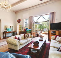 Arty Warehouse Apartment - stroll to South beach - Nambucca Heads Accommodation