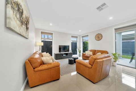 Luxury On City Fringe In Klemzig By Elegant Stays - Nambucca Heads Accommodation 3