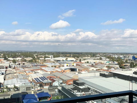 M-city Apartment - Executive Twin King Ensuites - Fully Equipped - Free Parking, Fast Wifi, Smart TV, Netflix, Complementary Drinks & Amenities - M-city Shopping Centre Clayton 3168 - Nambucca Heads Accommodation 3
