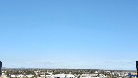 M-city Apartment - Executive Twin King Ensuites - Fully Equipped - Free Parking, Fast Wifi, Smart TV, Netflix, Complementary Drinks & Amenities - M-city Shopping Centre Clayton 3168 - Nambucca Heads Accommodation 1