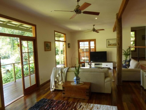 Magnolia Cottage - Nambucca Heads Accommodation 2