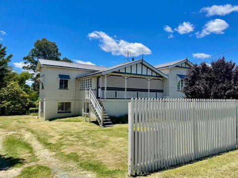 MAGNOLIA HOUSE ON THE CREEK - STANTHORPE - Nambucca Heads Accommodation 0