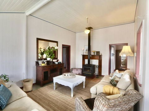 MAGNOLIA HOUSE ON THE CREEK - STANTHORPE - Nambucca Heads Accommodation 1