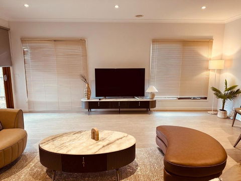 MEL-Point Cook Elegant Four-Bedroom House - Nambucca Heads Accommodation 0