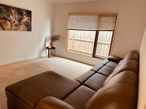 MEL-Point Cook Elegant Four-Bedroom House - Nambucca Heads Accommodation 2